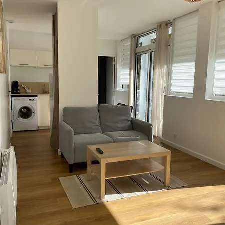 Bright 1 Bedroom With Balcony - N3